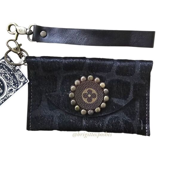 KEEP IT GYPSY Leather LV Accent Wristlet Purse - Picture 3 of 9